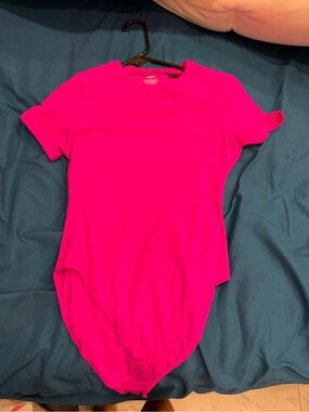 SKIMS Bright Hot Pink Short Sleeve Bodysuit